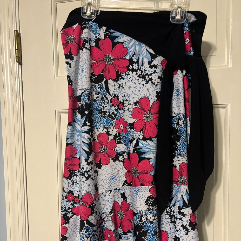 RAMPAGE SIZE MEDIUM FLORAL SKIRT TIE ON SIDE HIGH LOW HEM